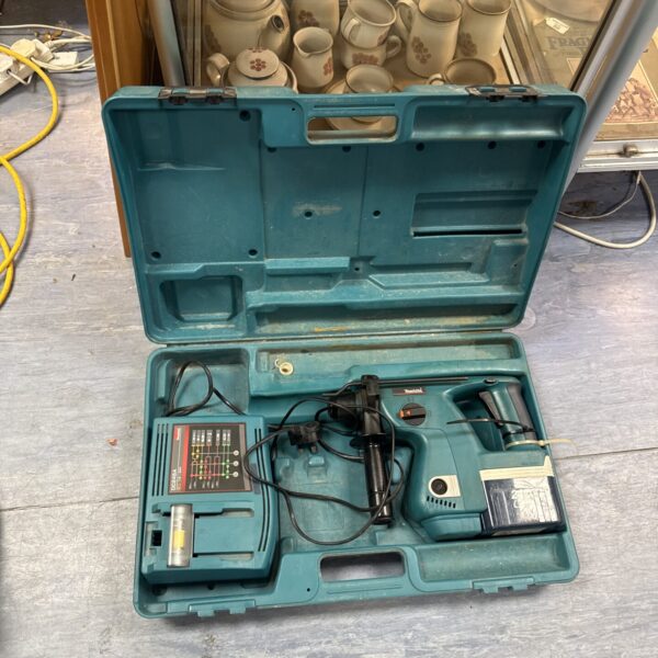 Vintage Makita cordless drill in its original carrying case.