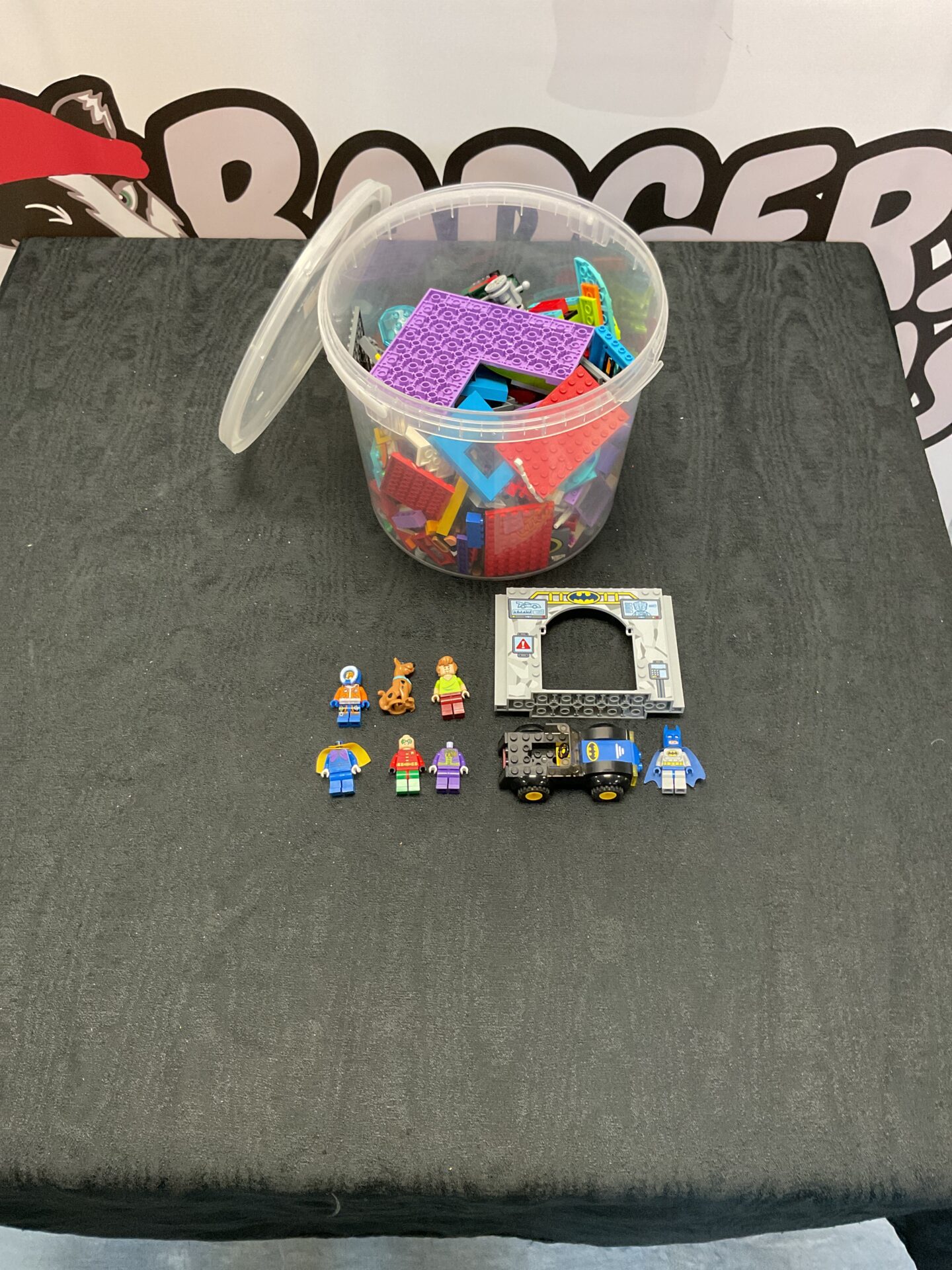 407 Box of mixed lego inc dc and scooby doo minifigures