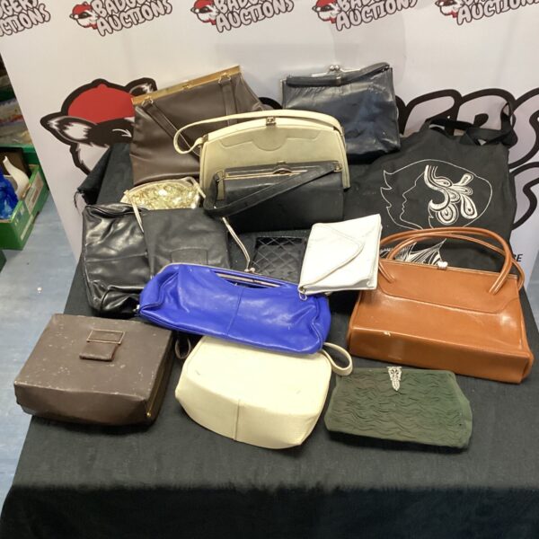 Lot of vintage handbags from the 1920s and 1950s, collectible purses.