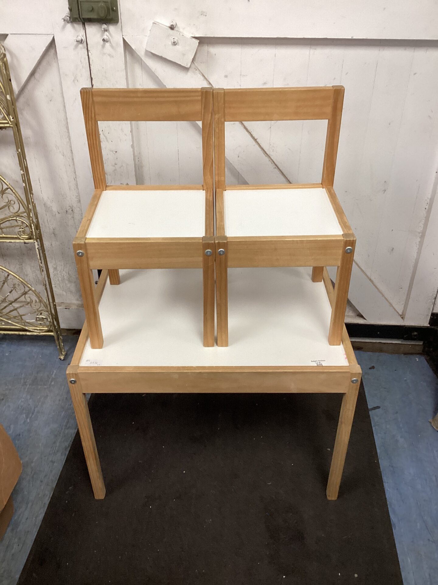 609 kids desk and two chairs