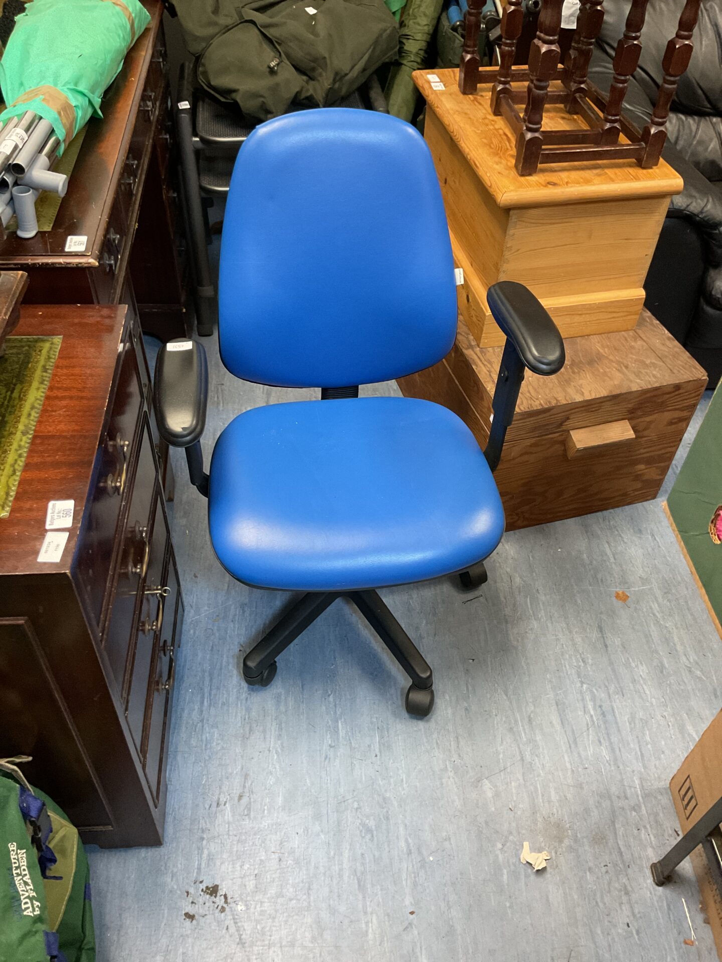 569 Emergent blue spinning office chair