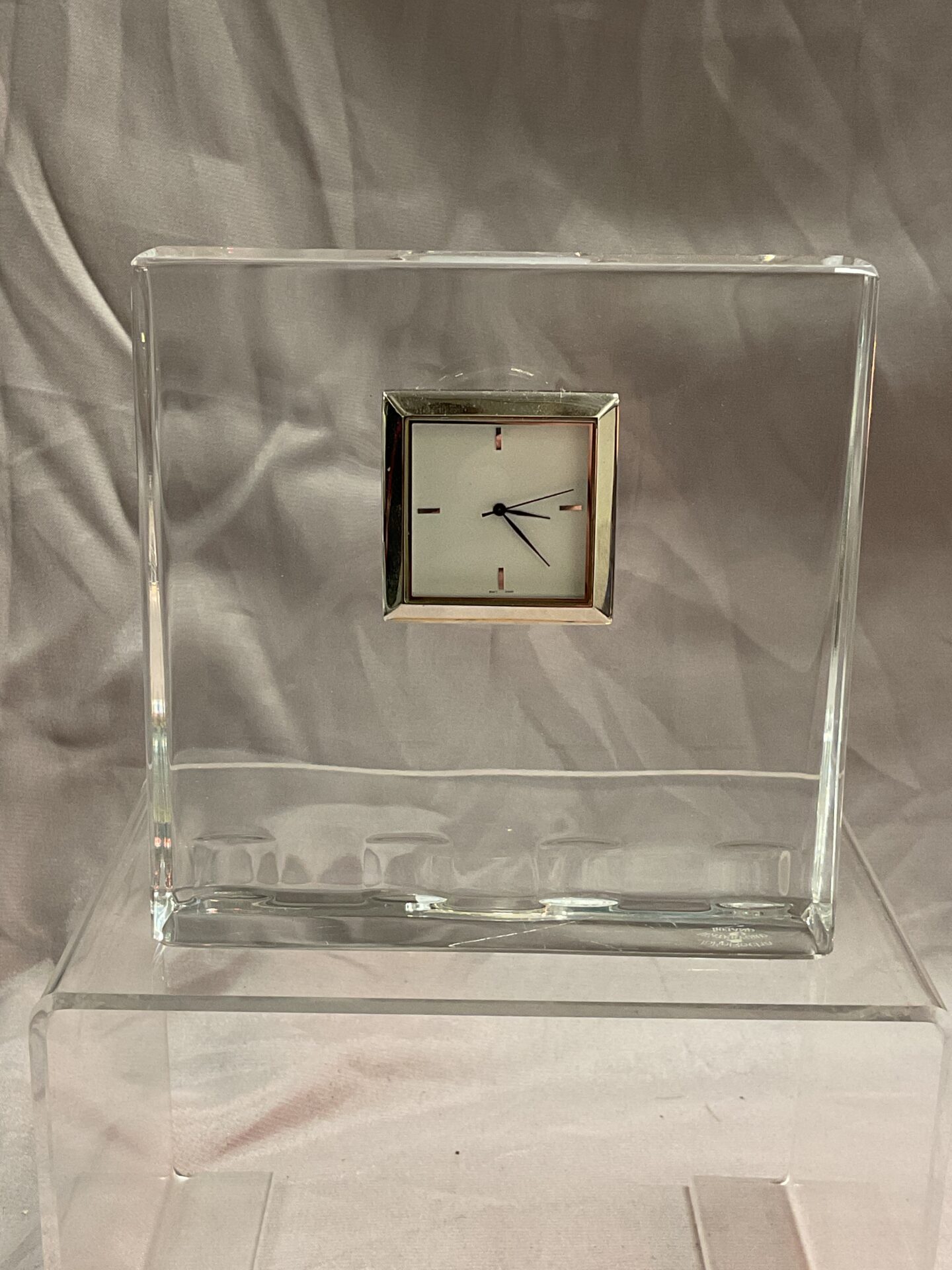 956 John rocha Waterford Crystal Seiko Quartz desk clock working