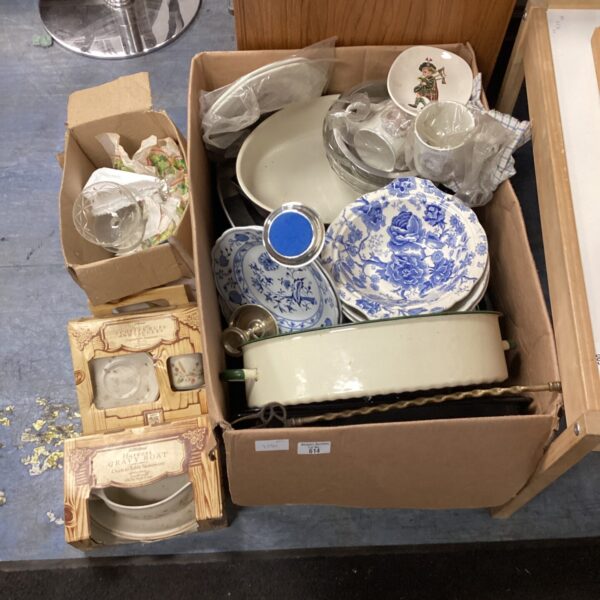 Mixed lot of vintage blue and white china kitchenware.