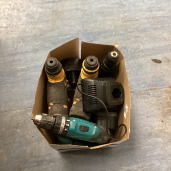 Cordless drills lot presented in a cardboard box.