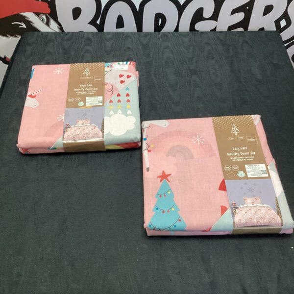 New novelty single duvet set with festive Christmas design.