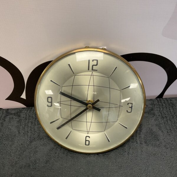 Vintage Fortuna quartz clock with green face and black hands.