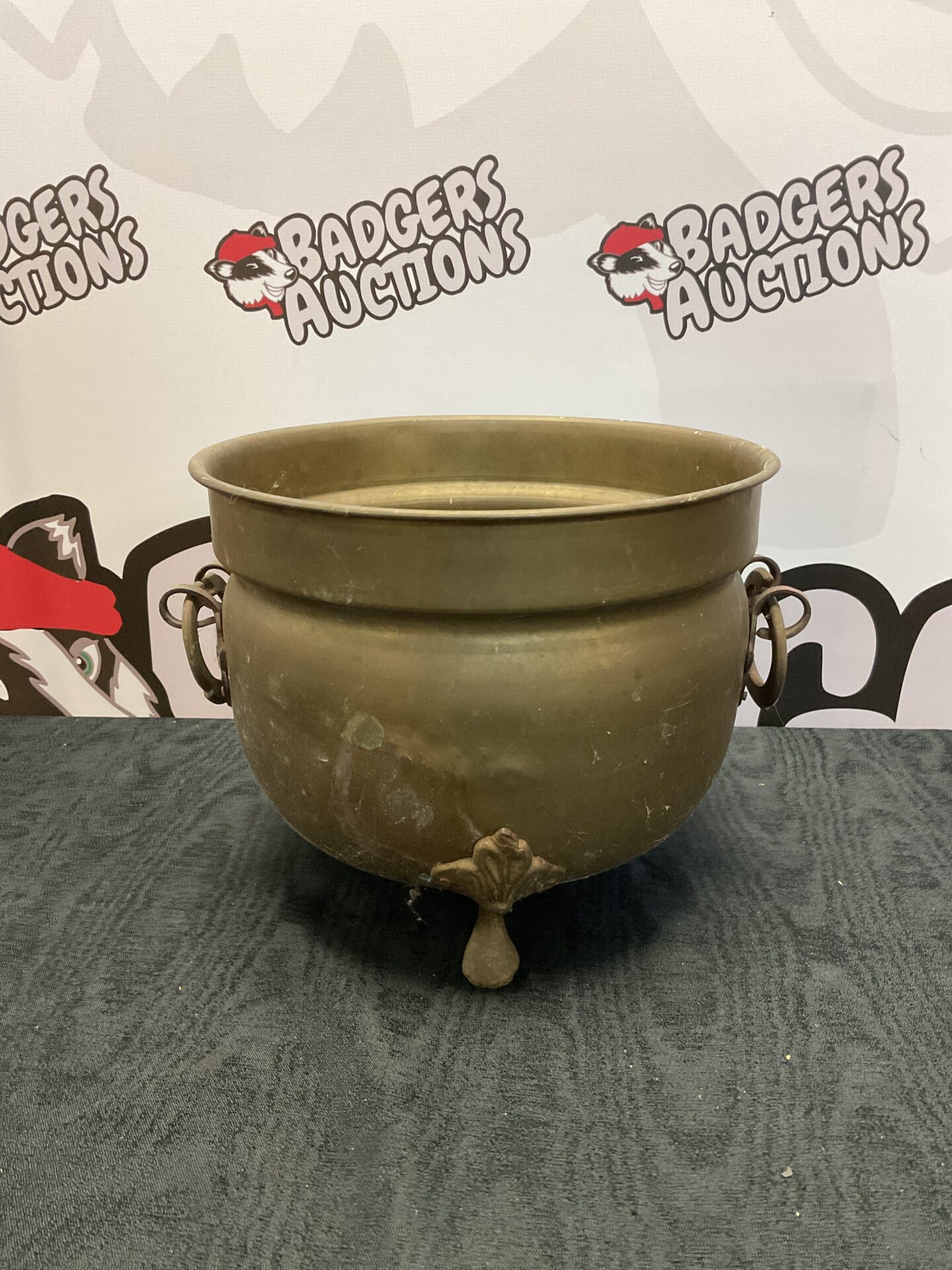 054 Vintage brass cauldron with clawed feet