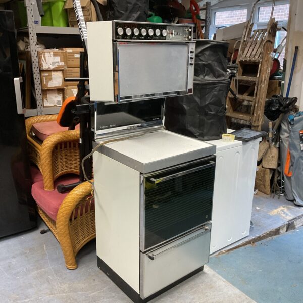 White vintage Jackson Topline electric cooker in a home setting.