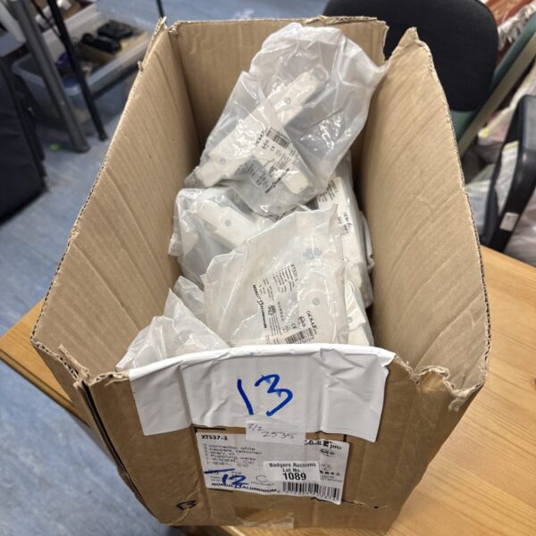 Stack of twelve Global Industrial shop light fittings, model xts37-3.