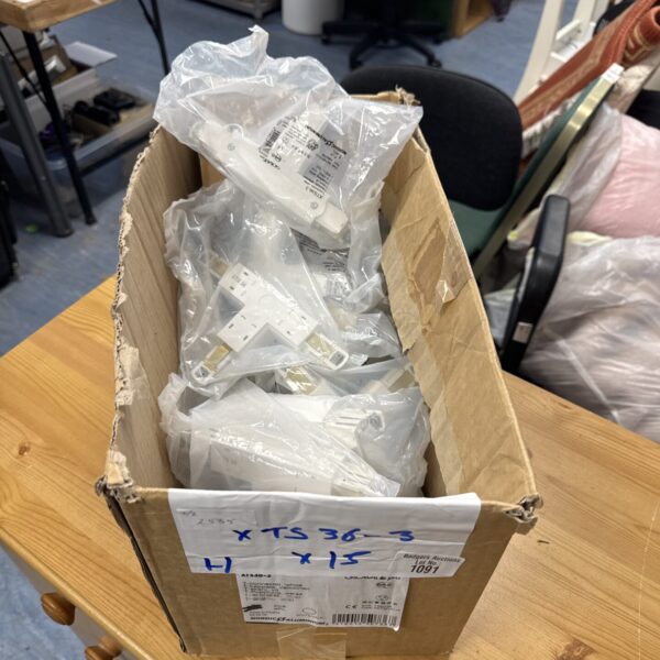 Fifteen used Global Industrial shop light fittings, model xts36-3.