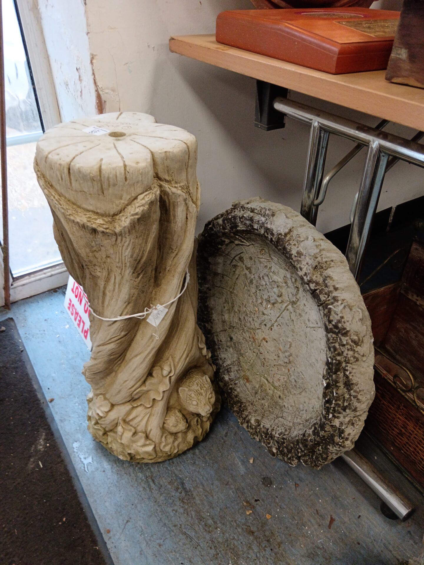 053 Terrapotta concrete tree trunk bird bath