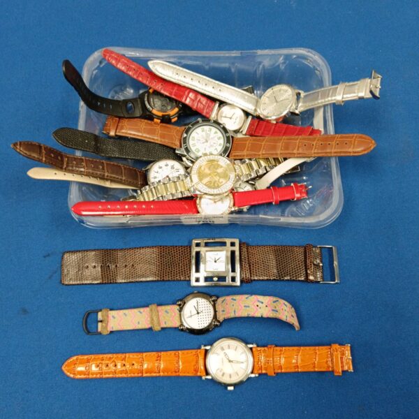 Tray of mixed brand ladies and gents watches for collectors.
