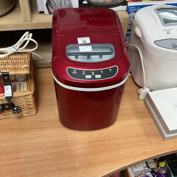 Portable Andrew James ice maker for fast ice production.