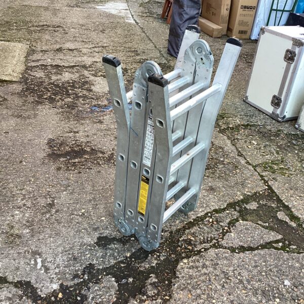 Extendable Arbu aluminium ladder for DIY and home use.