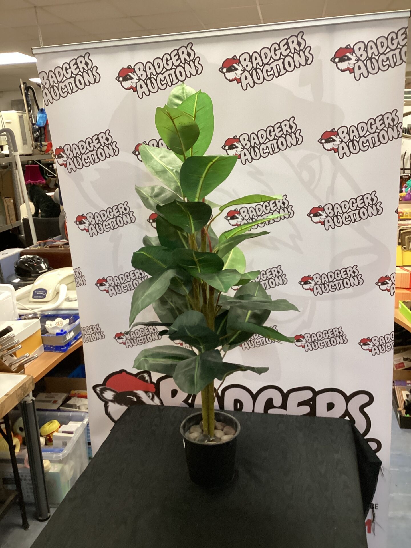630 Artificial potted plant