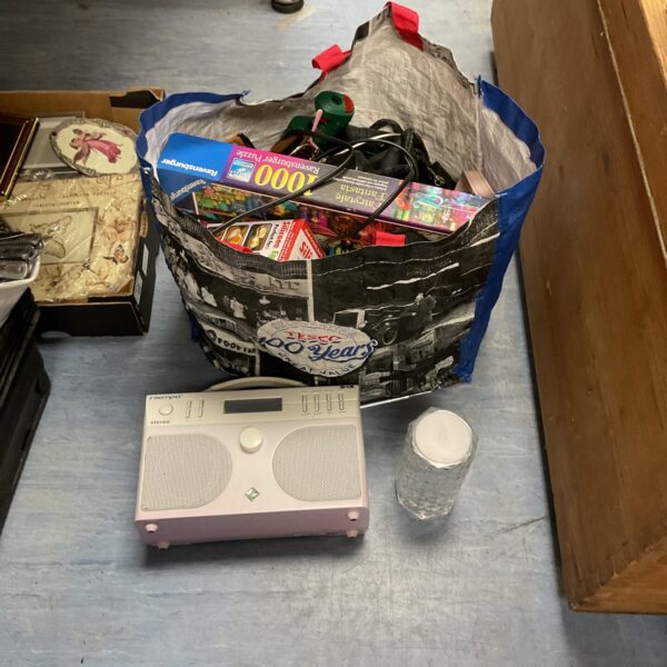 Mixed lot bundle including Intempo stereo, Ravensburger puzzle and LED lamp.
