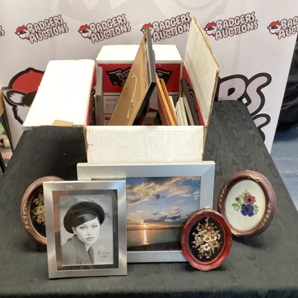 Assorted vintage picture frames in a mixed lot for wall decor.
