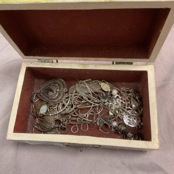 Assorted silver jewellery lot with necklaces and bracelets.