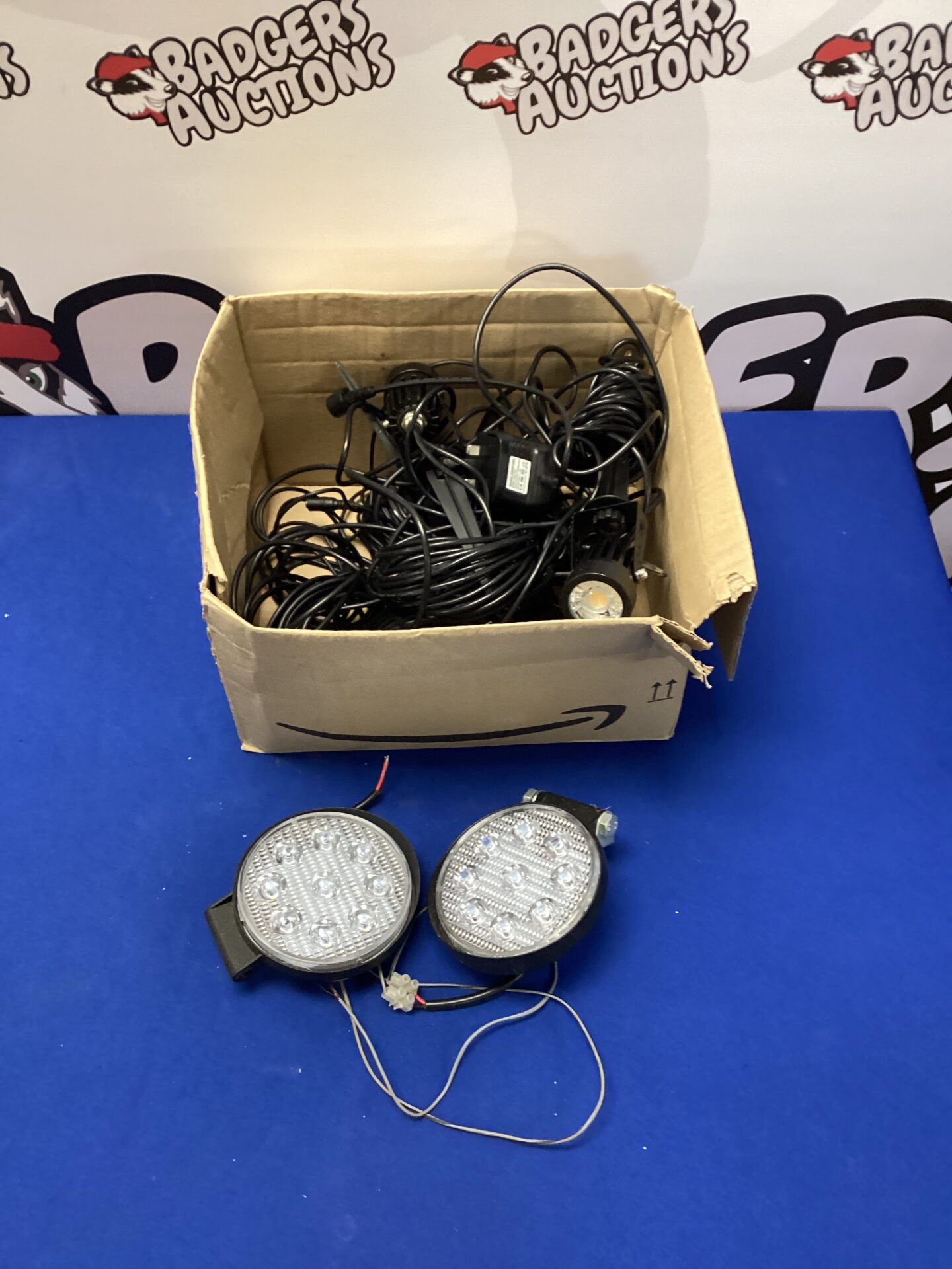 1047 Box of LED garden spot lights