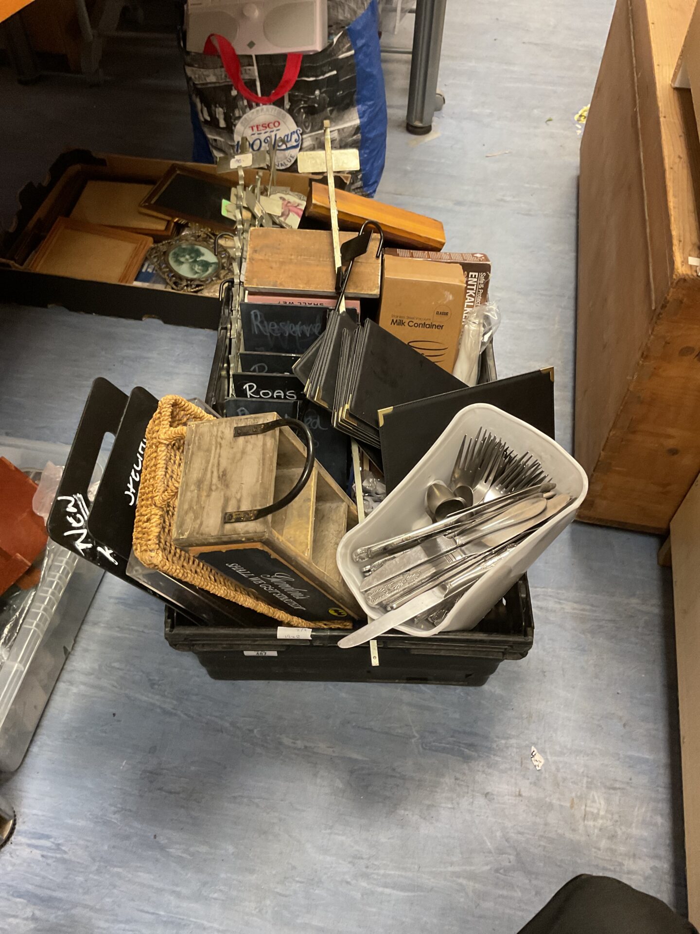 487 Box of mixed coffee, food shop items inc boards and cutkery
