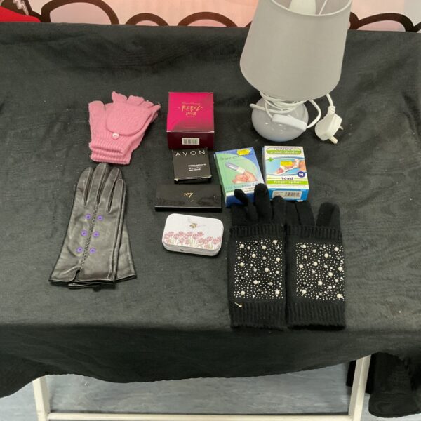 Mixed lot including Wilko lamp, No7 cosmetics, and gloves.