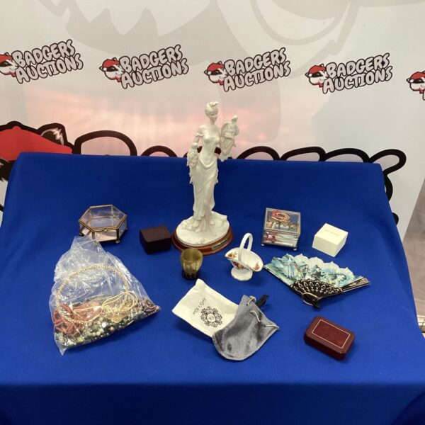 Mixed lot of vintage collectibles including a lady figurine and jewellery.