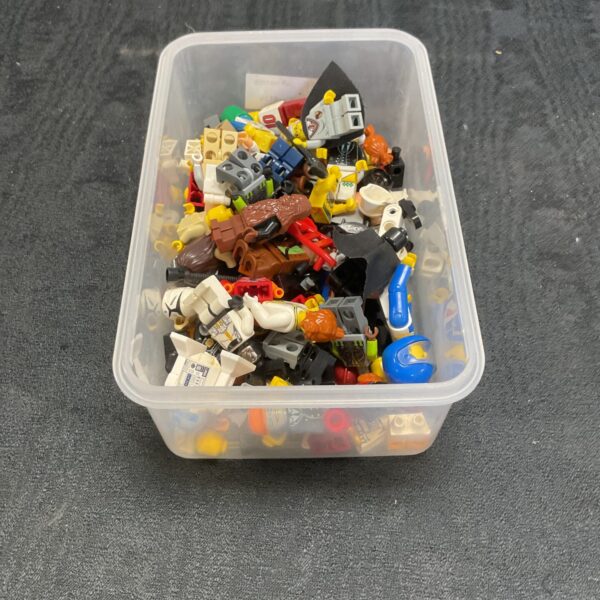 Mixed Lego minifigure lot including Star Wars and Lego City figures.