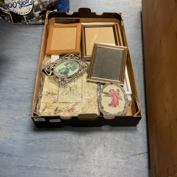 Assorted vintage and decorative photo frames in a mixed lot.