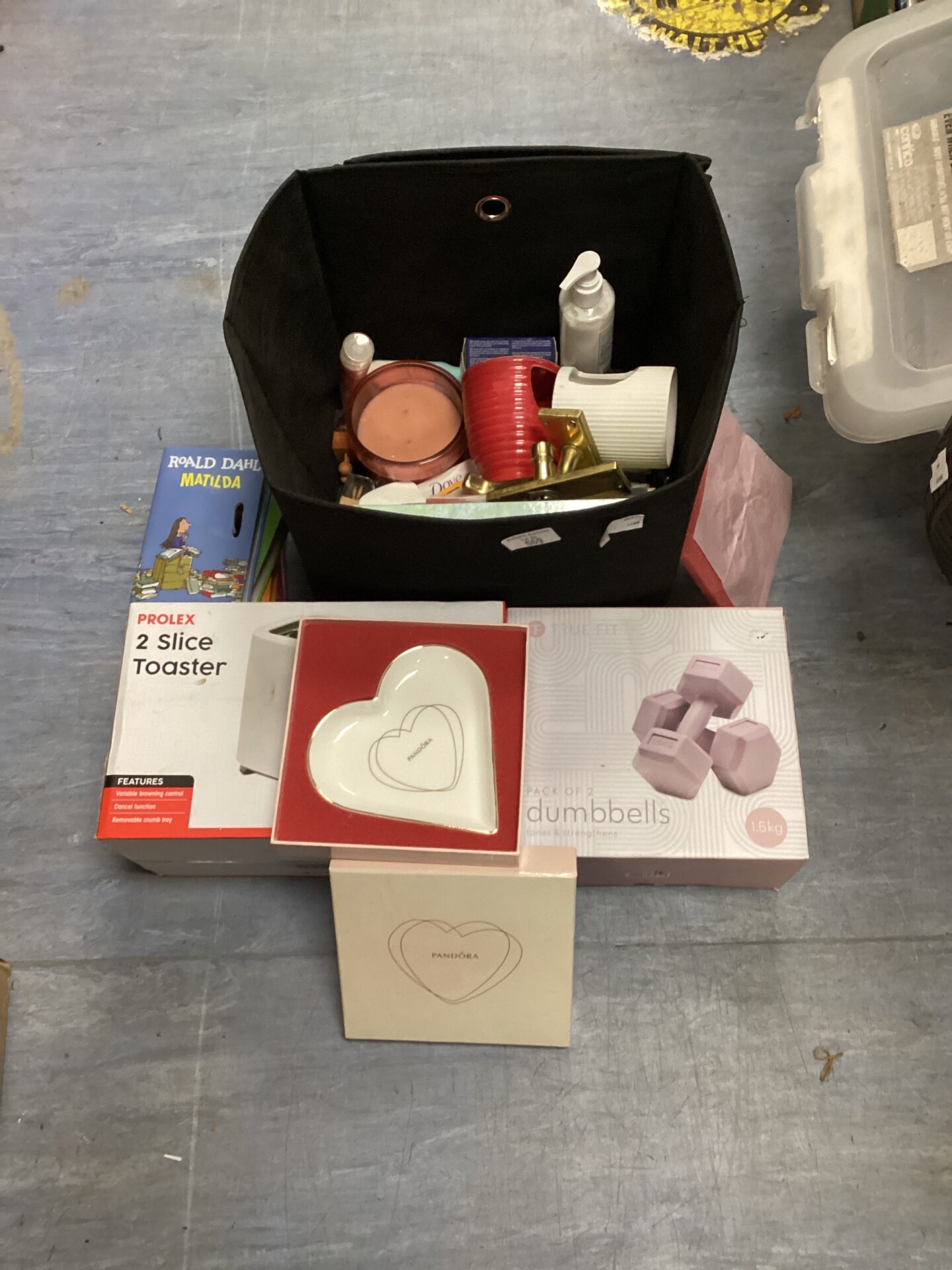 669 Box of mixed roald dahl money box, pandora love heart plate & pack of 2 dumbbells