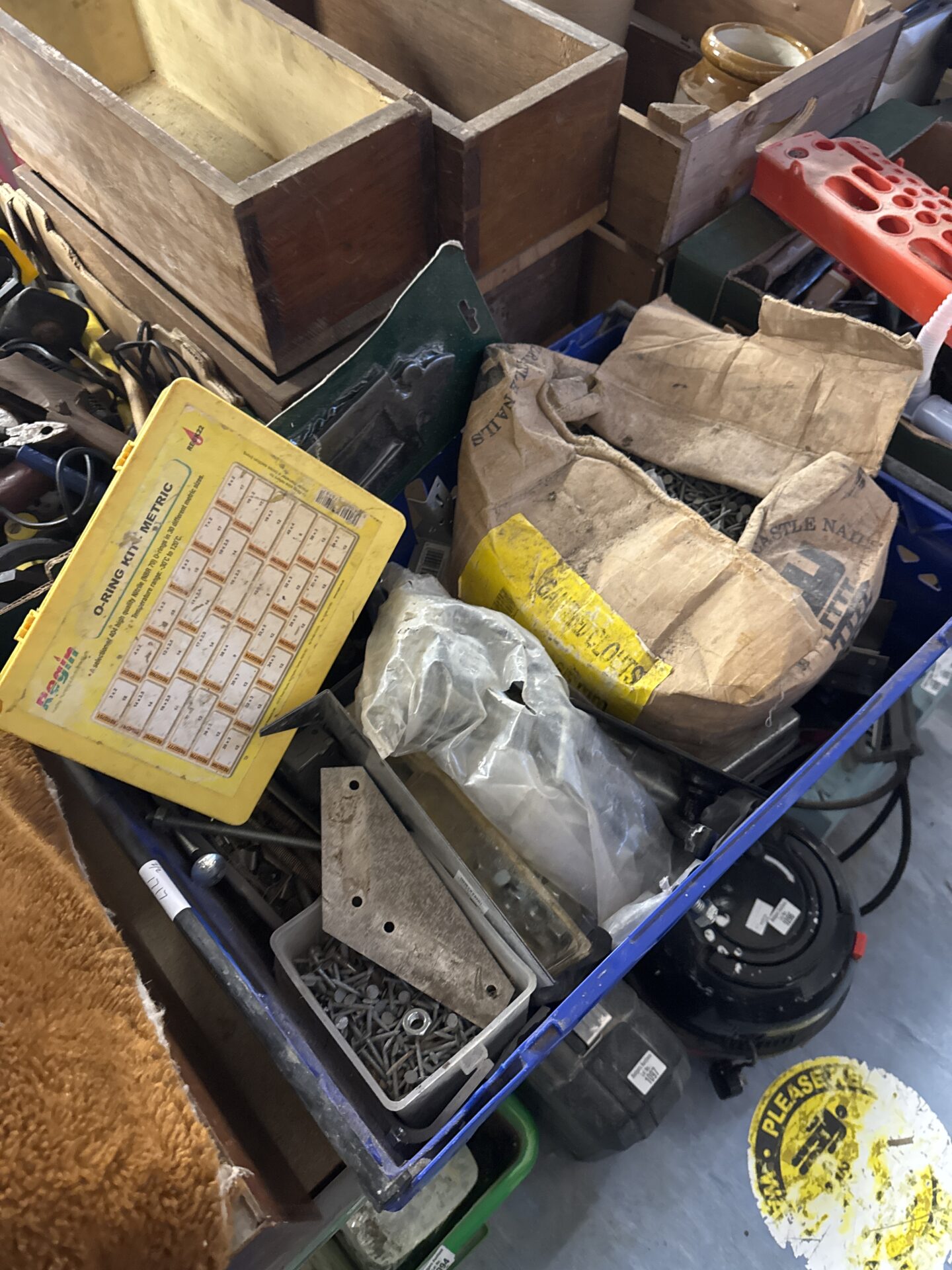 1069 Box of shed clearance items inc nails & o ring set