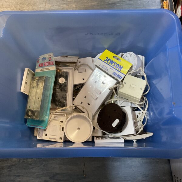 Vintage wall plug sockets and light fittings in a mixed lot.