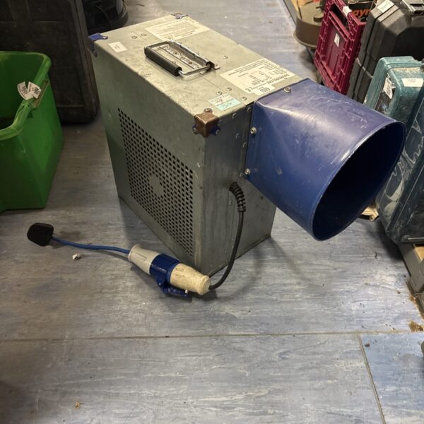 Diamondfan bouncy castle blower for inflatable structures.