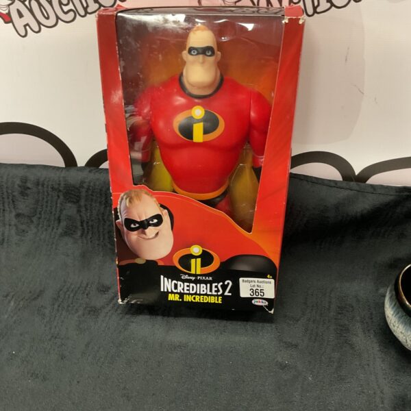 Detailed Mr Incredible figurine from Disney Pixar’s Incredibles 2.