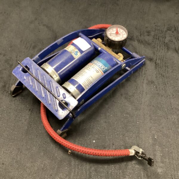 Vintage Draper foot pump for inflating tyres and bicycle wheels.