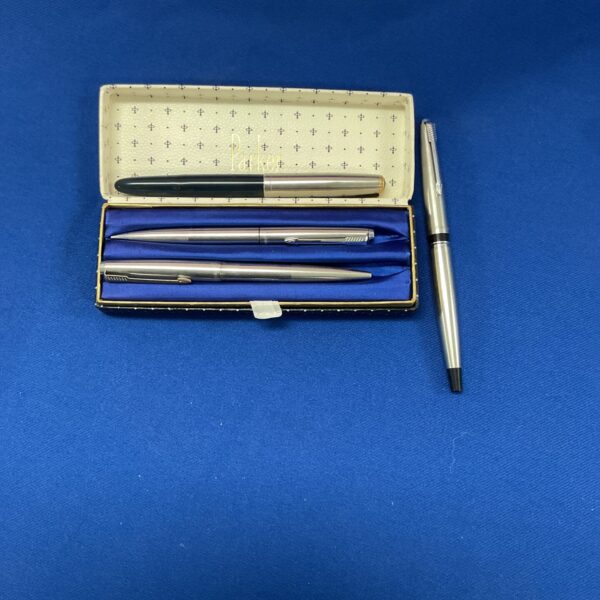 Vintage Parker pen set of four in original case.