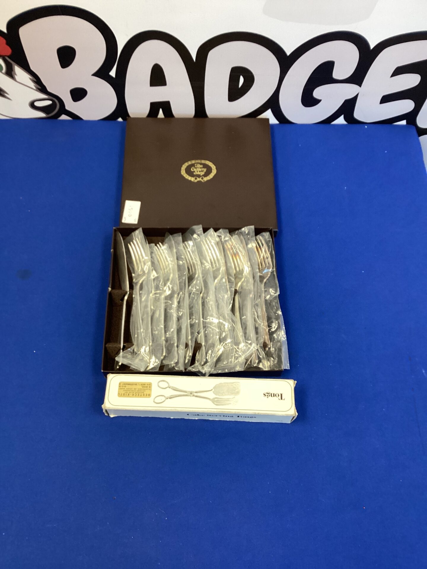 237 The cutlery shop Fish forks and Knives with cake serving tongs