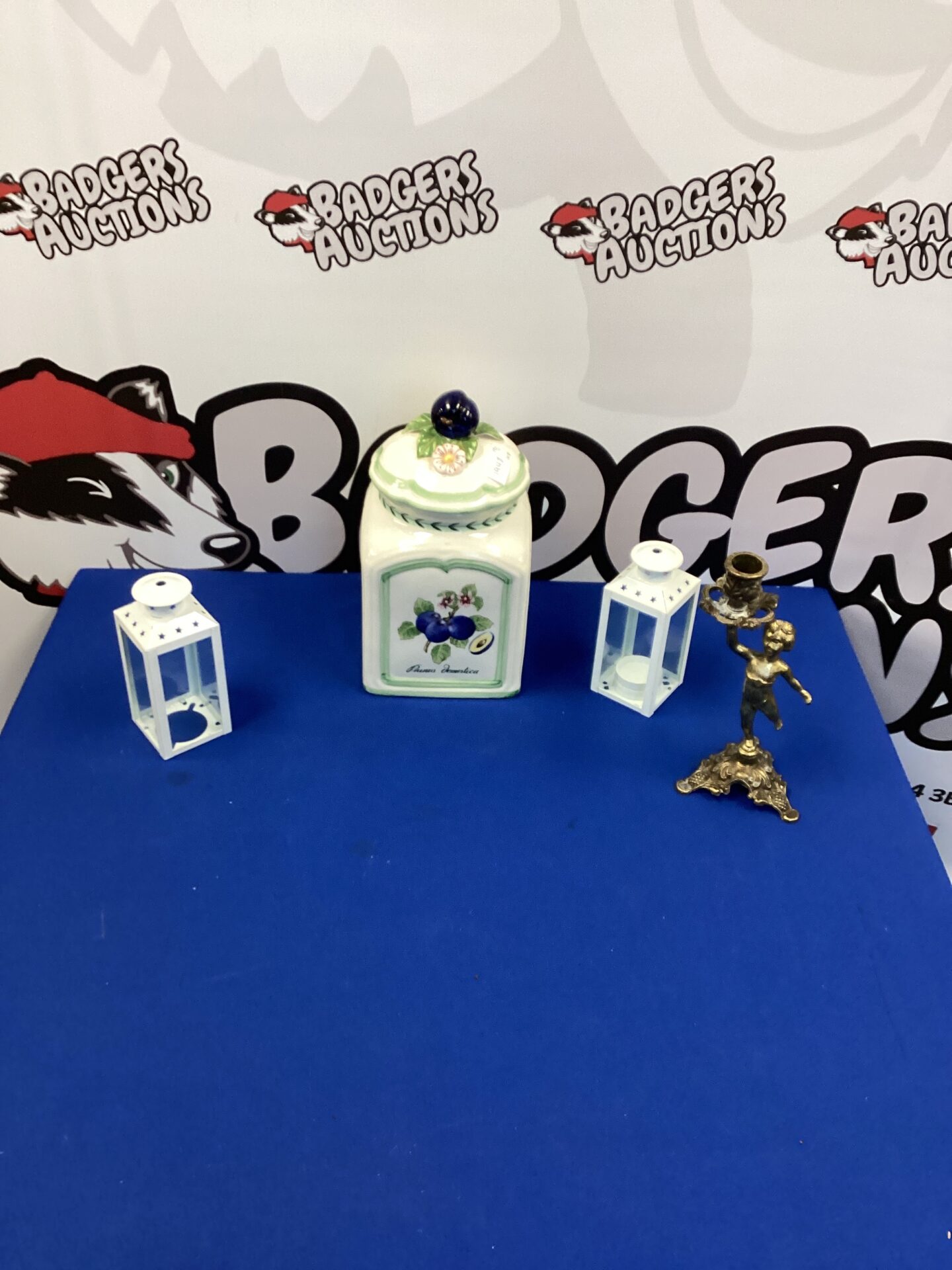 262 Villeroy & Boch Biscuit Jar with candle holders