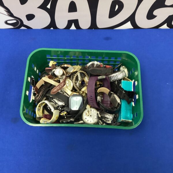 Mixed watch lot with vintage and broken wristwatches for repair.