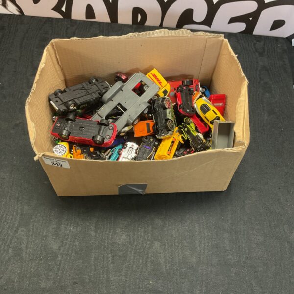 Mixed lot of diecast model cars including Matchbox and Corgi.
