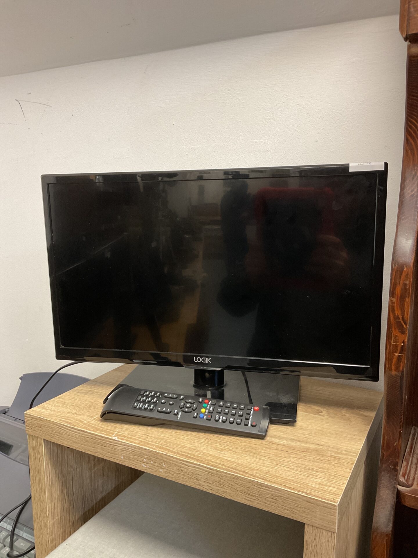 103 Logik 20” hd led tv working with remote