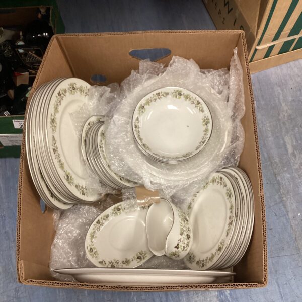 Royal Doulton Vanity Fare dinner service set, vintage porcelain china.