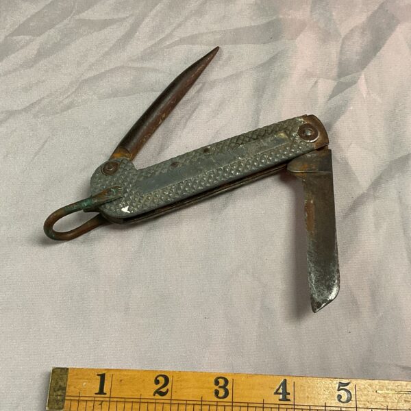 Vintage WWII British Navy jack knife with worn blade.