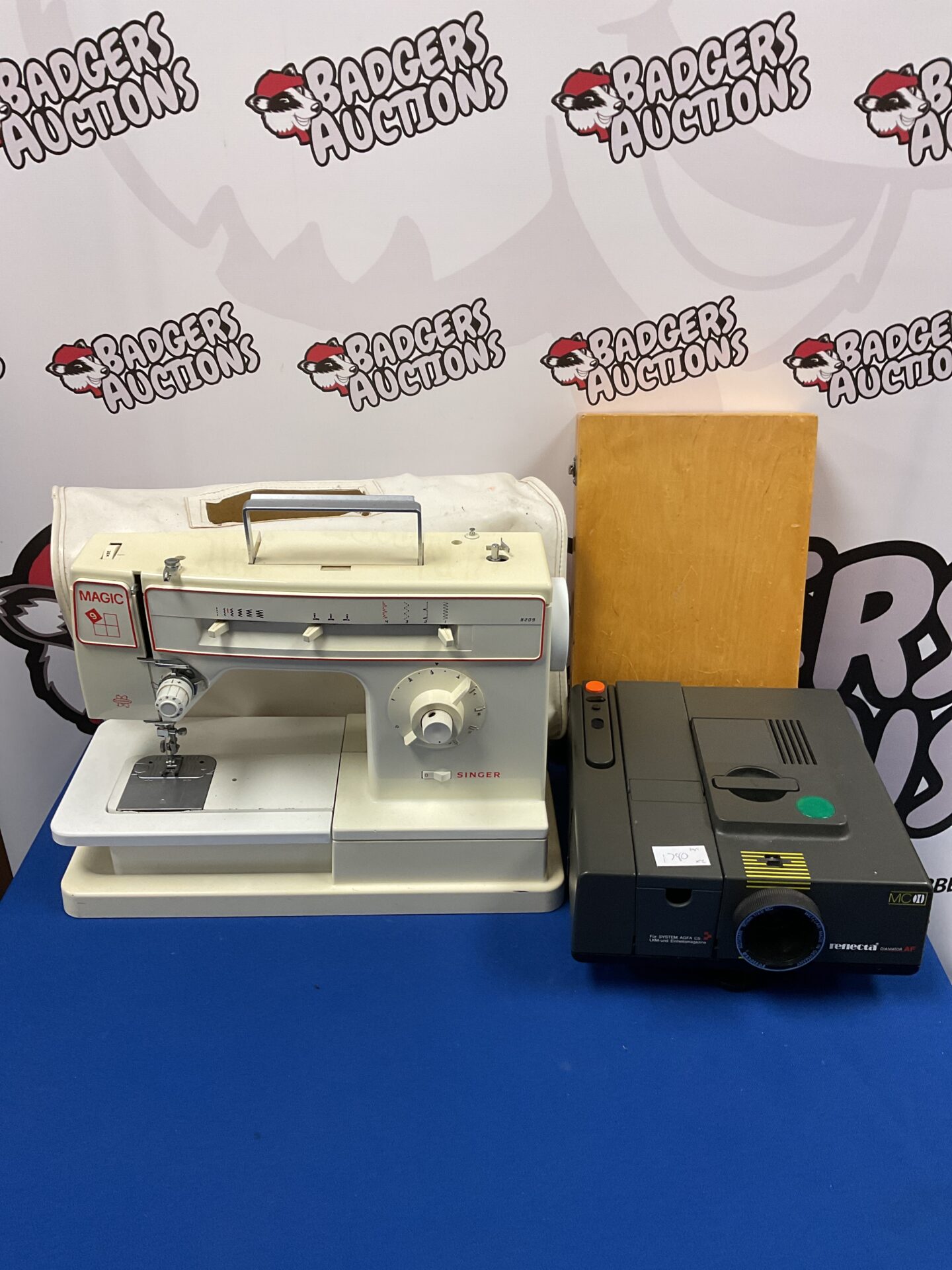 094 Singer magic 9 sewing machine & reflecta diamator af slide projector