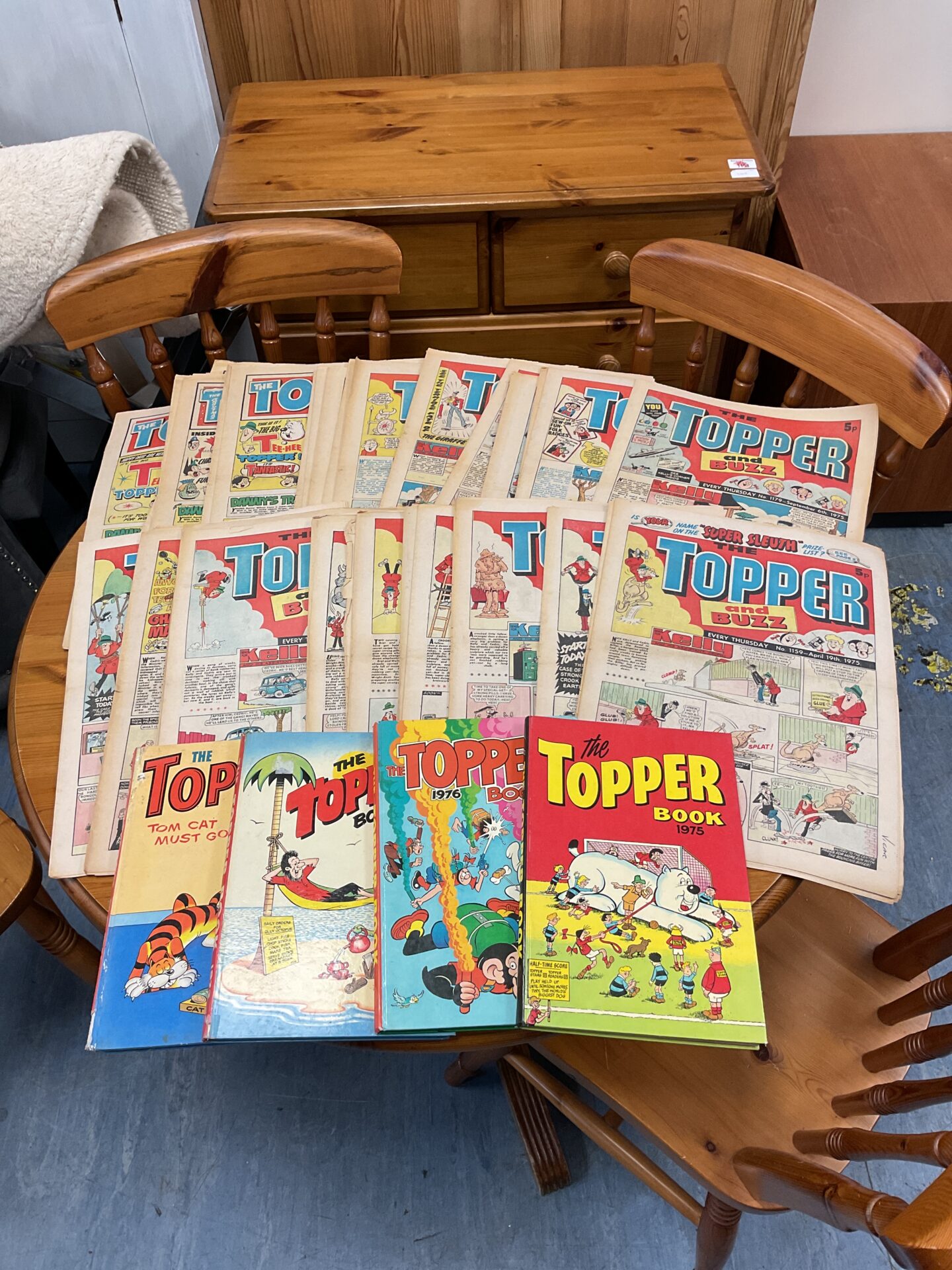 528 Collection of vintage topper comics & annuals