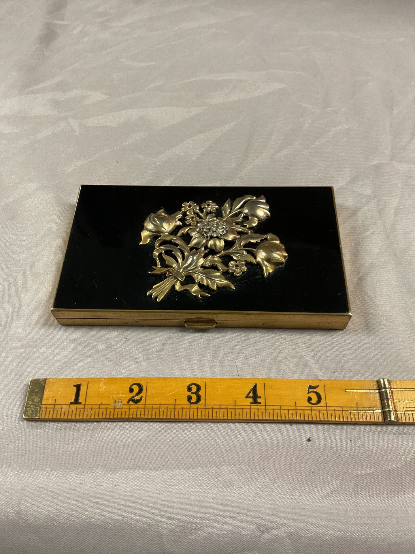 803 Art deco 1920s volupte’ american ladies powder compac
