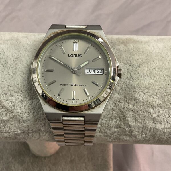 Silver dial Lorus quartz wristwatch on stainless steel bracelet.