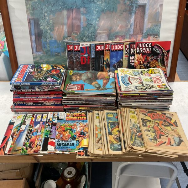Large lot of vintage 2000 AD Judge Dredd comics and annuals.