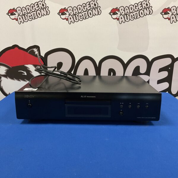 Black Denon al32 CD player, vintage audio equipment.
