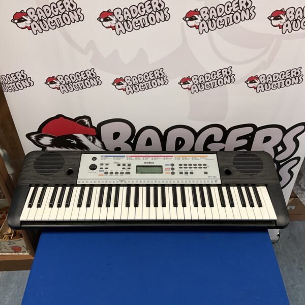 Yamaha YPT-260 keyboard, 61-key portable music instrument.