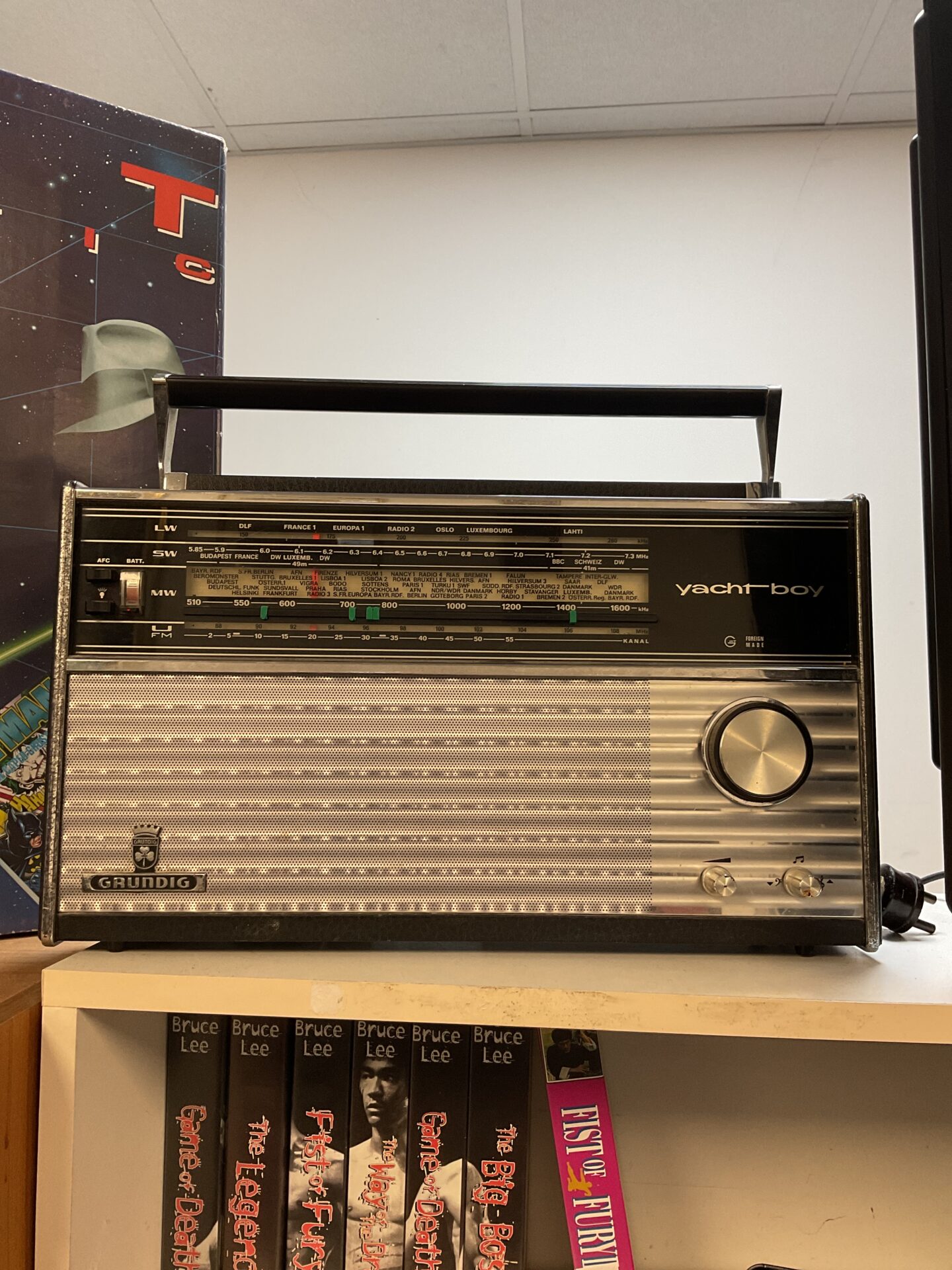 189 Vintage grundig yachtboy radio